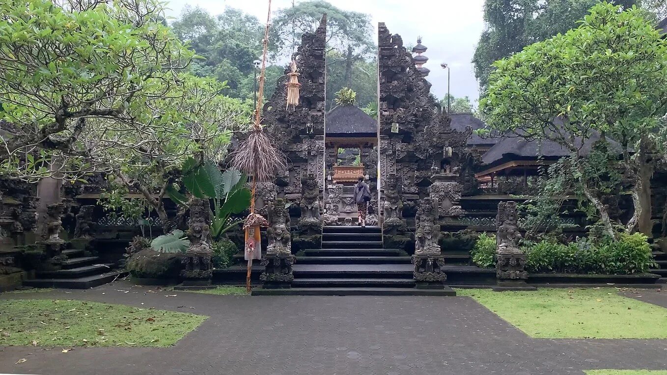 Pura Gunung Lebah